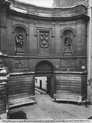 Uitzicht op de Fontein van de Vier Seizoenen, rechterdeel, rue de Grenelle, 1739-46 (detail)
